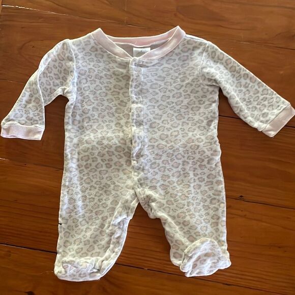 3-6 month Baby Gear pink & white snap footed pajamas w/cheetah print - Picture 1 of 13
